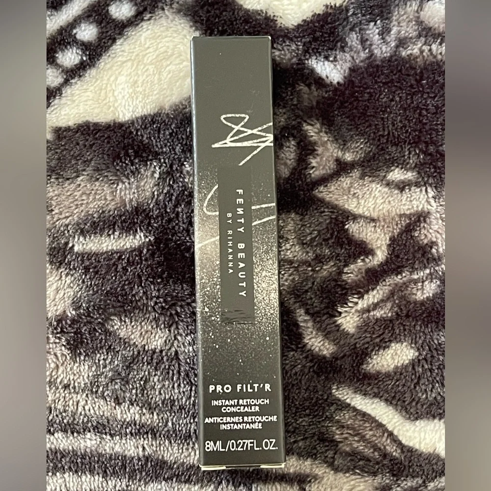Fenty 440 Pro Filt'r Instant Retouch Concealer